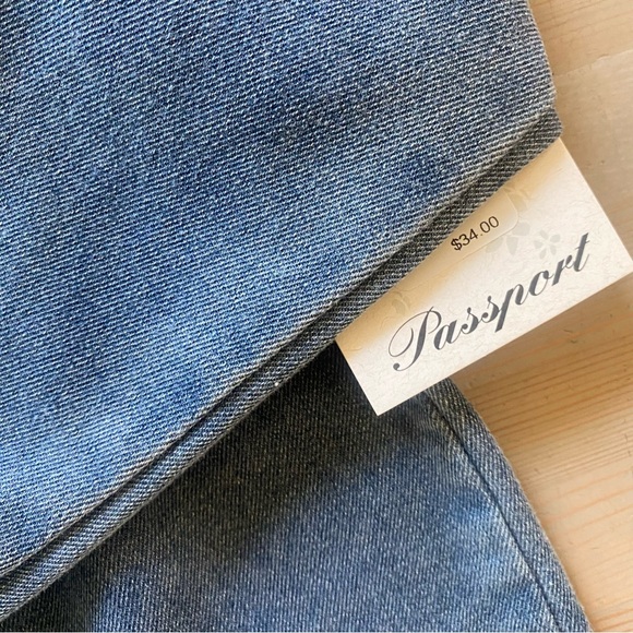 NWT Blue Denim Chambray Shirt Top Large - Passport - Picture 7 of 7